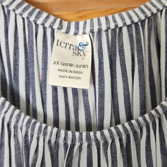 Flutter top blouse - Picture 3 of 3